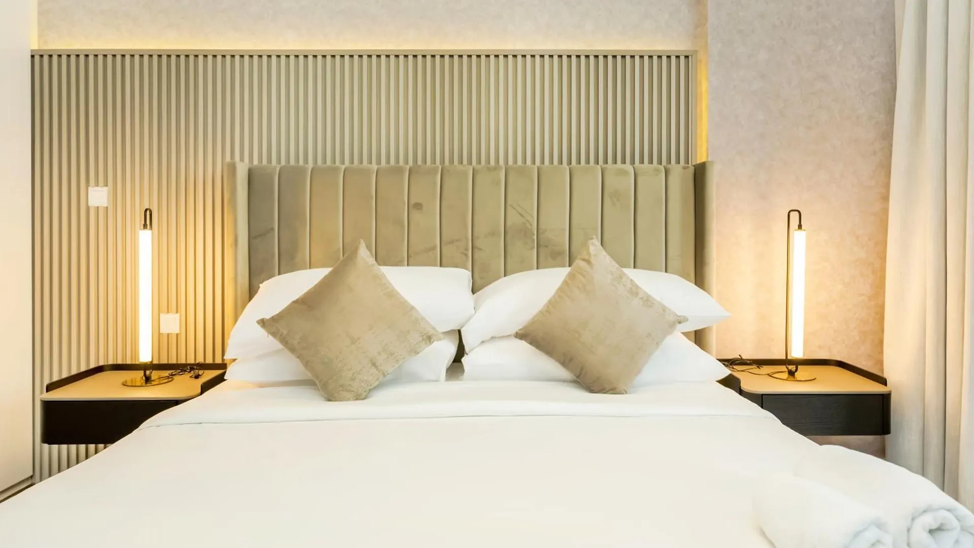 Fam Living - City Walk - Opulent Living Ντουμπάι