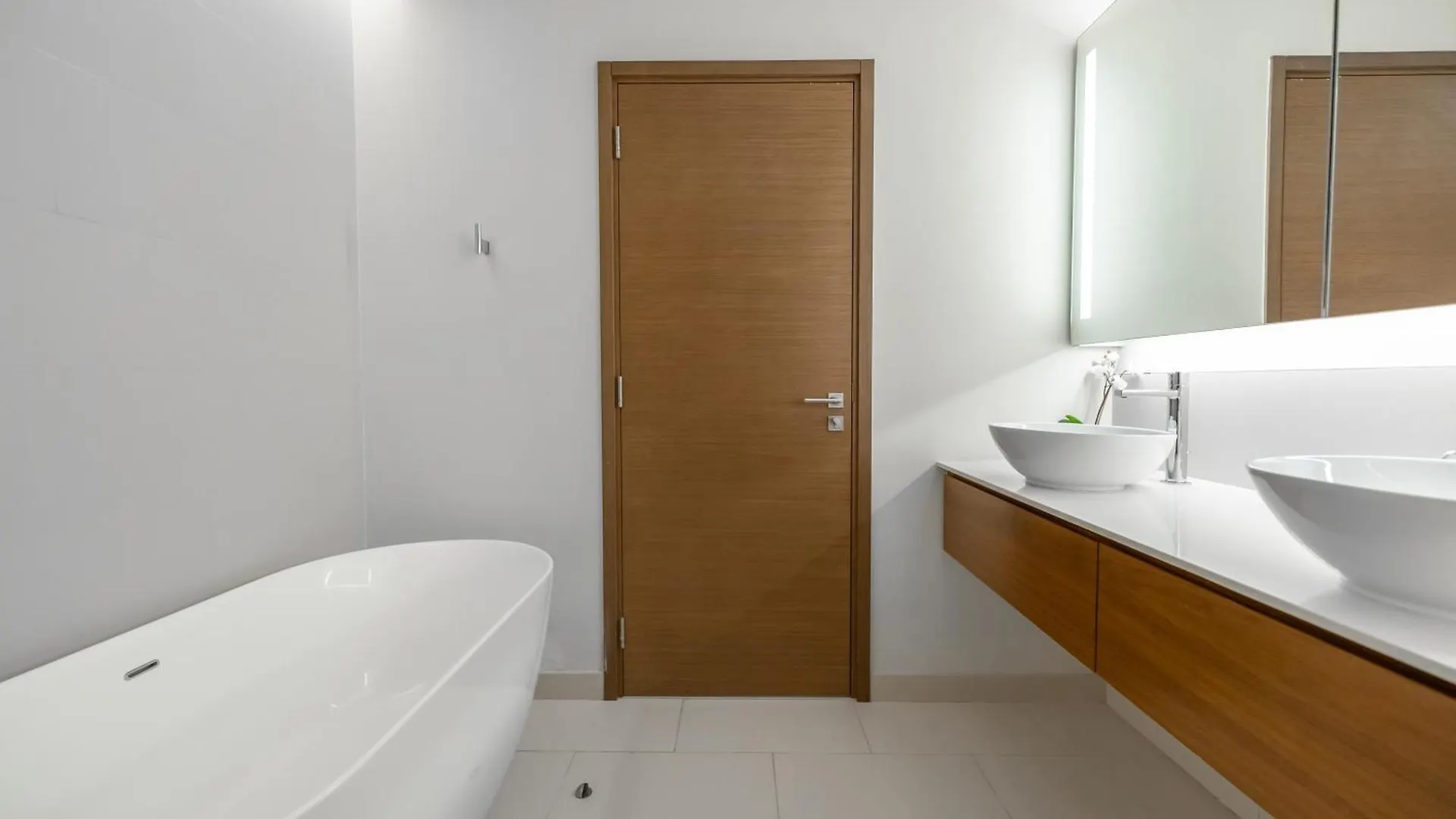 Fam Living - City Walk - Opulent Living Dubai Apartment